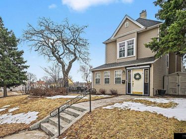 2553 Poppleton Avenue, Omaha, NE 68105