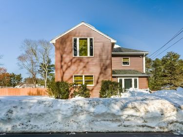56 Chipaway Rd, Freetown, MA 02717