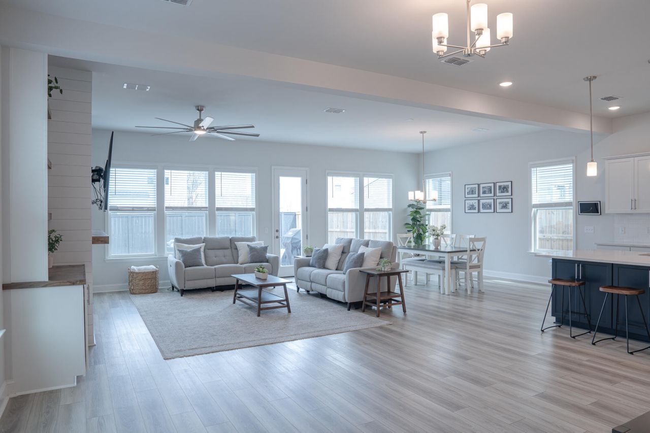 4111 Collins Drive Photo 9