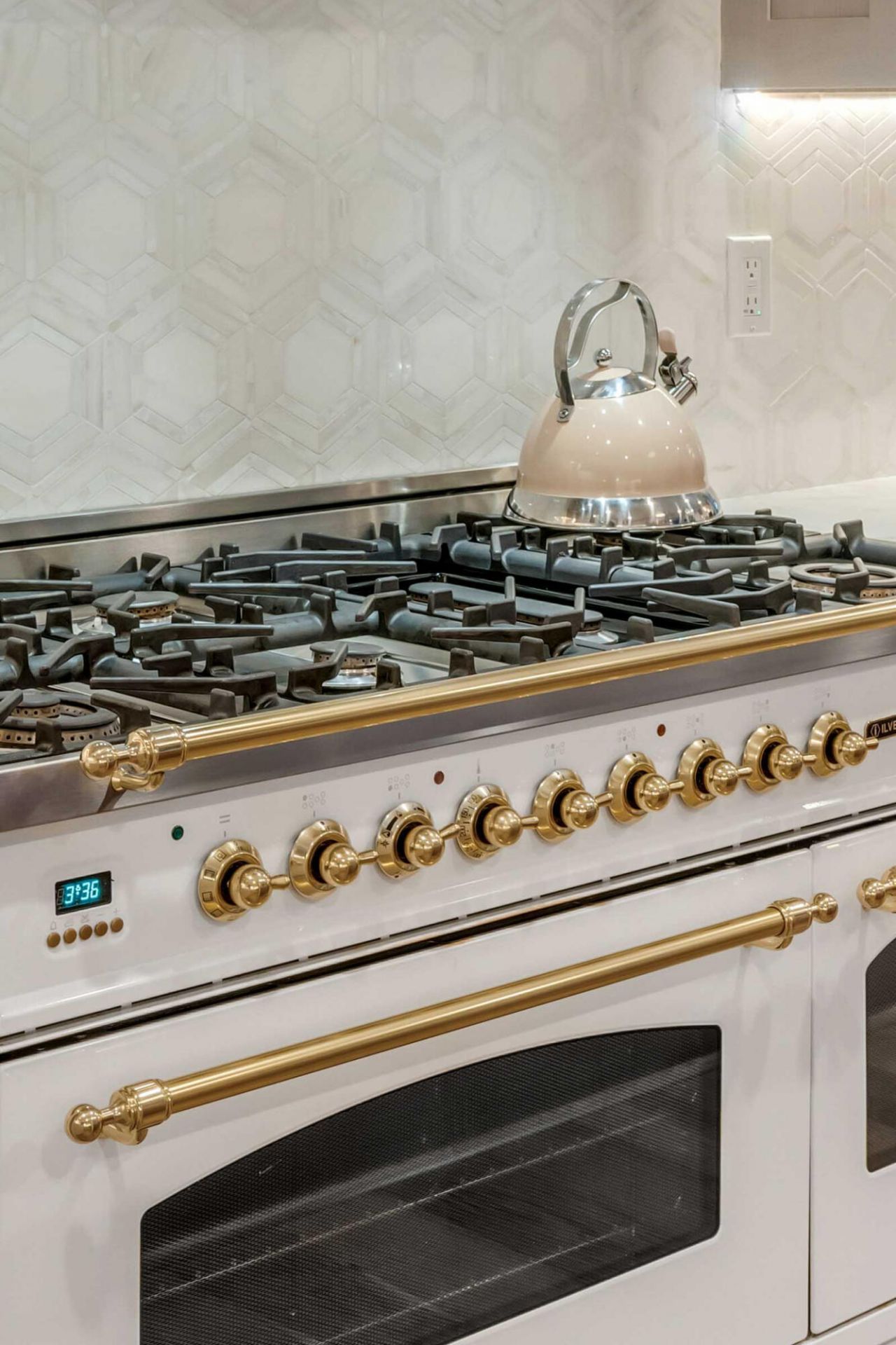 23 Edgewater Alley Photo 11