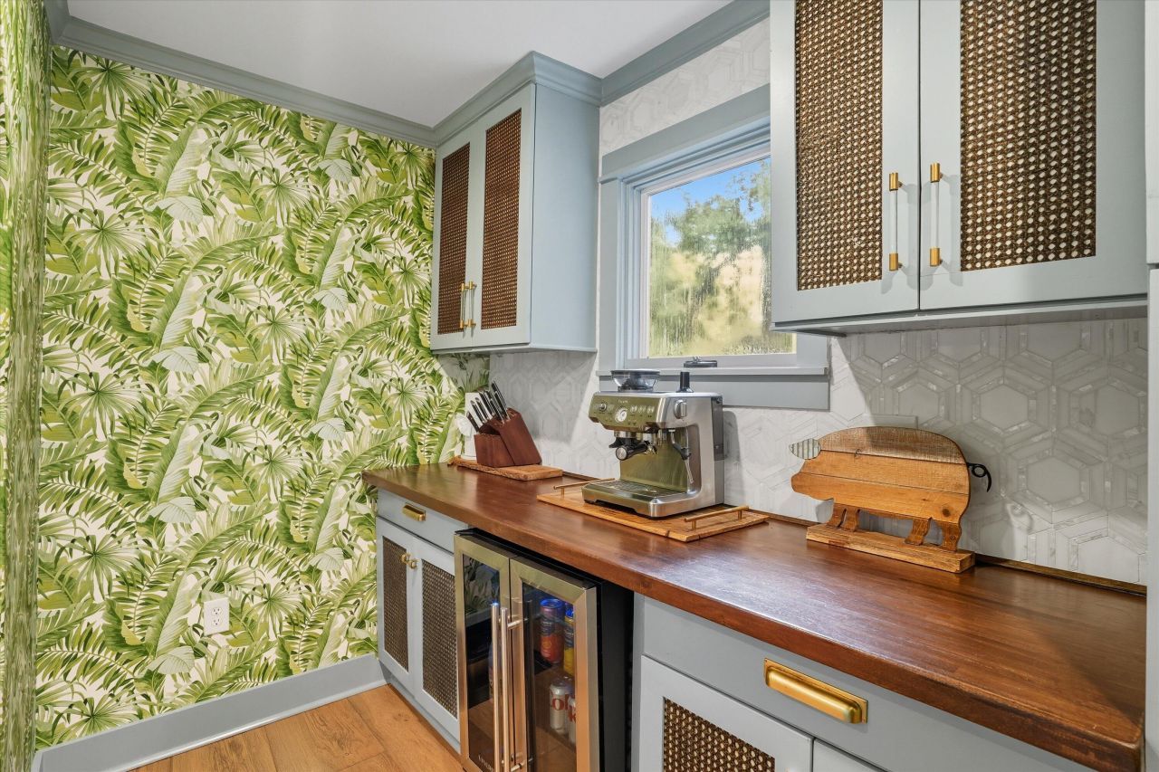 23 Edgewater Alley Photo 13