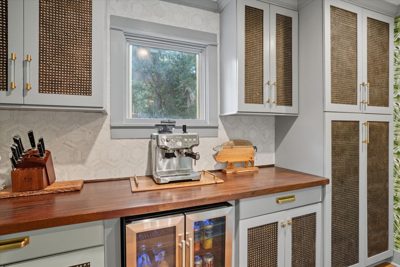 23 Edgewater Alley Photo 14