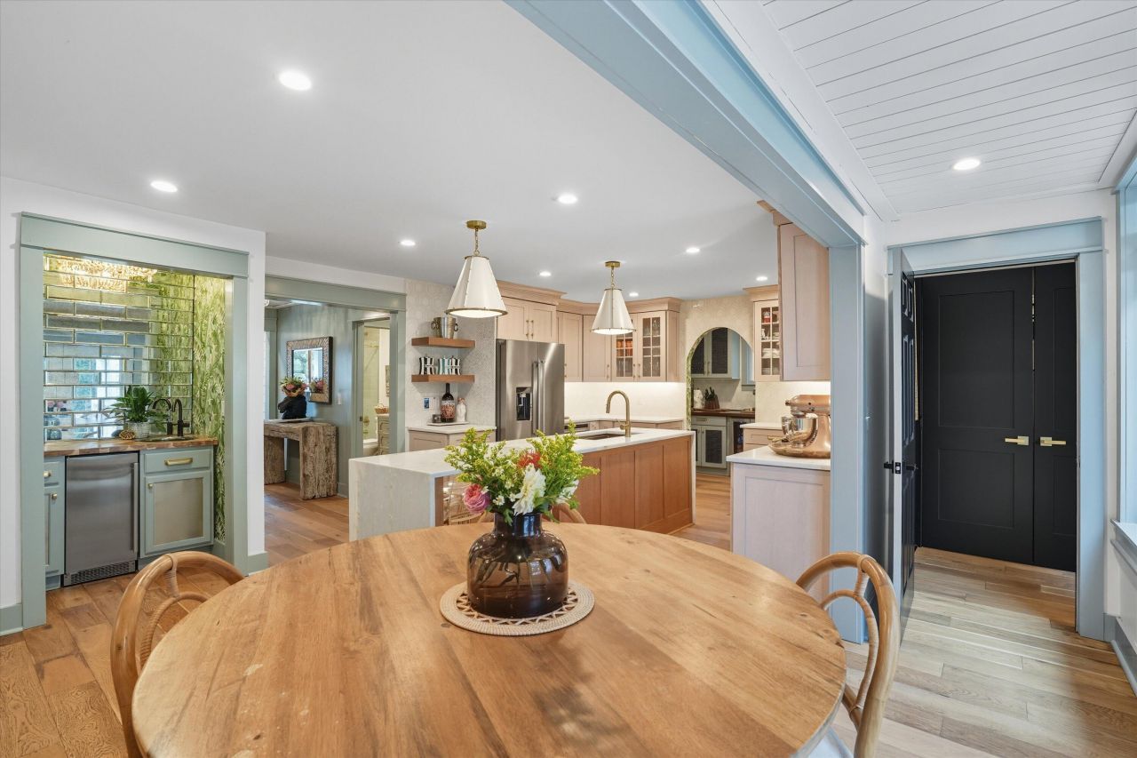 23 Edgewater Alley Photo 15