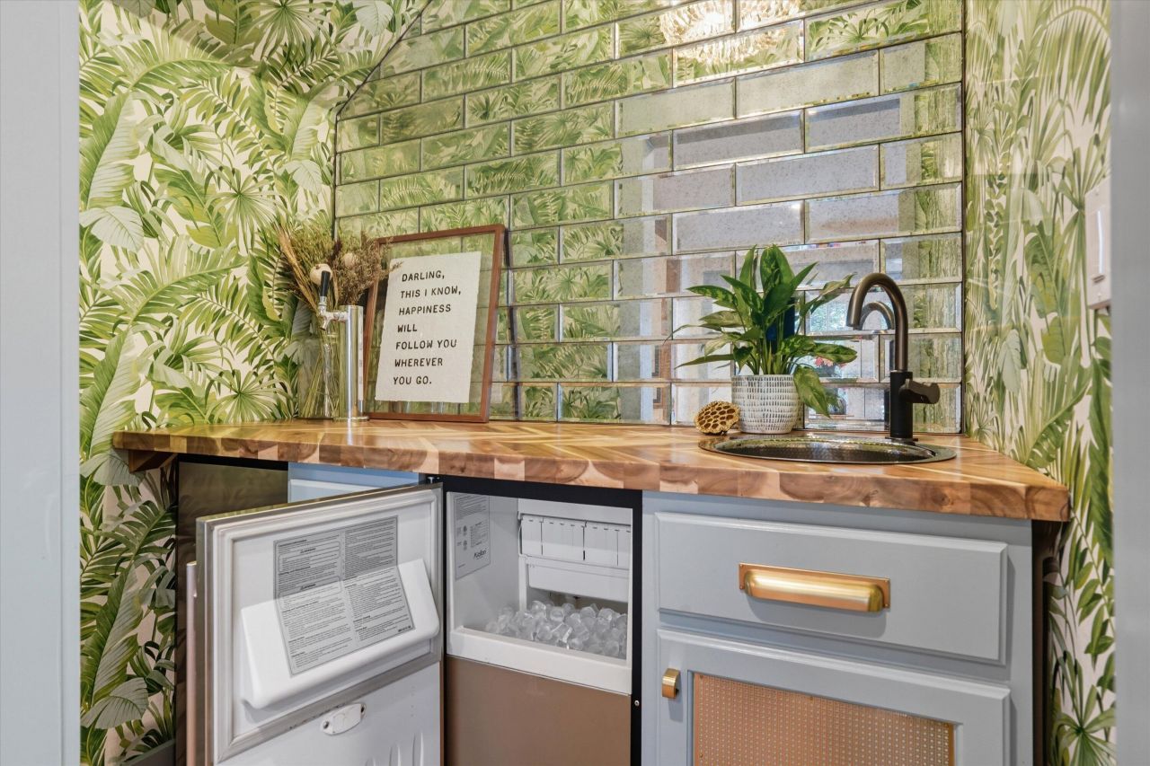 23 Edgewater Alley Photo 16