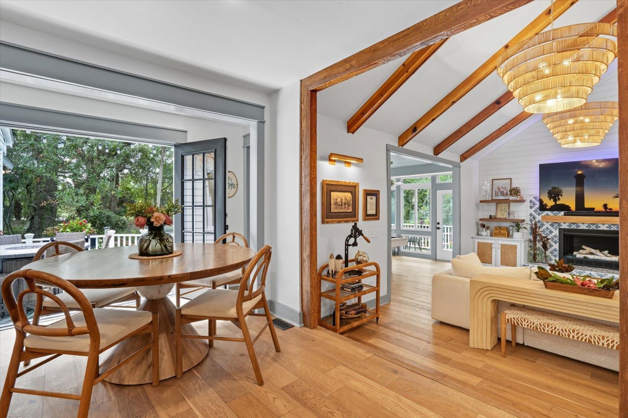 23 Edgewater Alley Photo 17