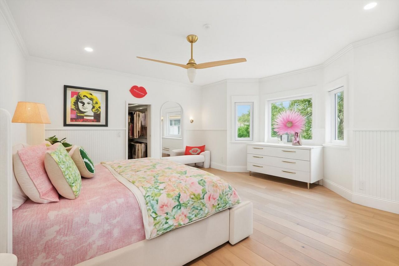 23 Edgewater Alley Photo 32