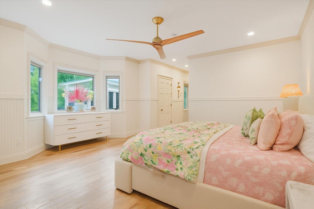 23 Edgewater Alley Photo 34