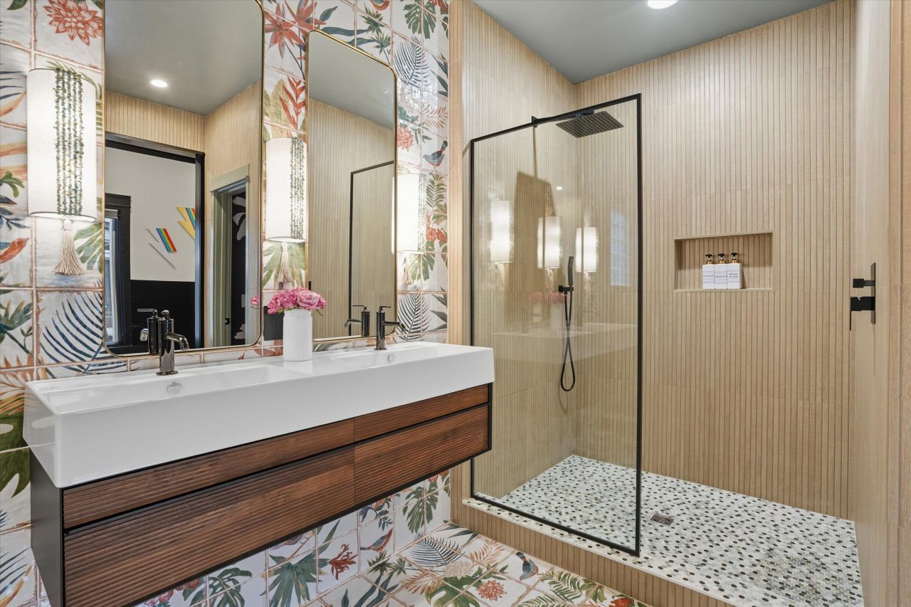 23 Edgewater Alley Photo 37