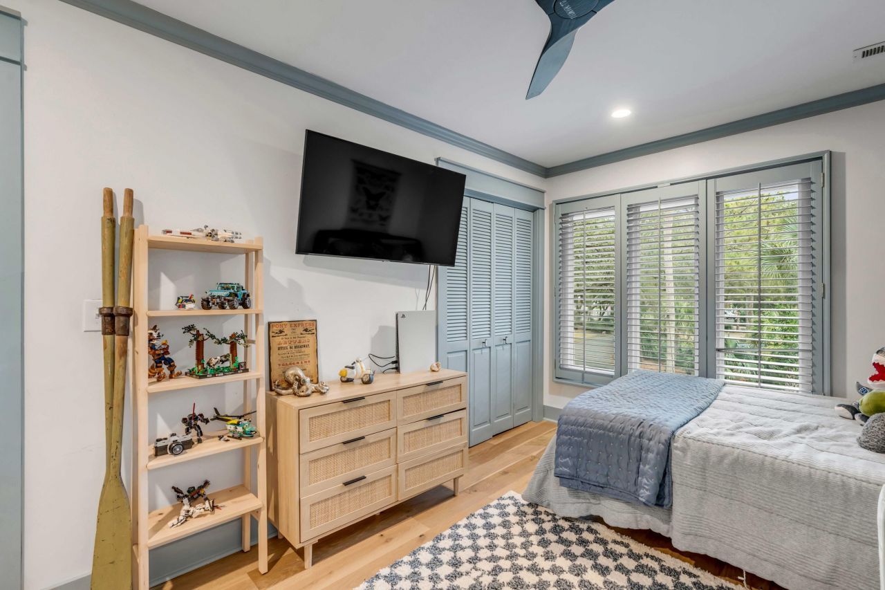 23 Edgewater Alley Photo 49