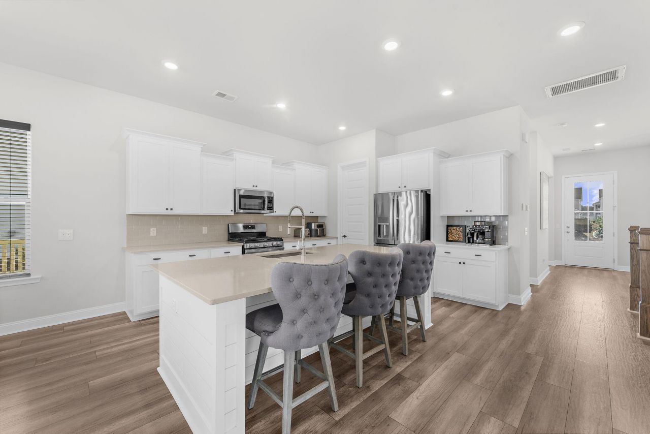 399 Woodgate Way Photo 10