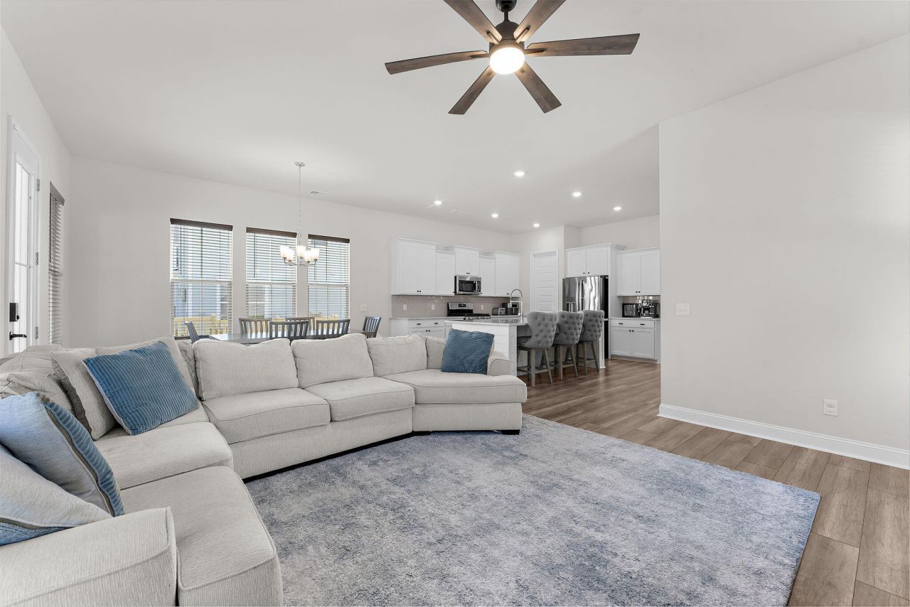 399 Woodgate Way Photo 17