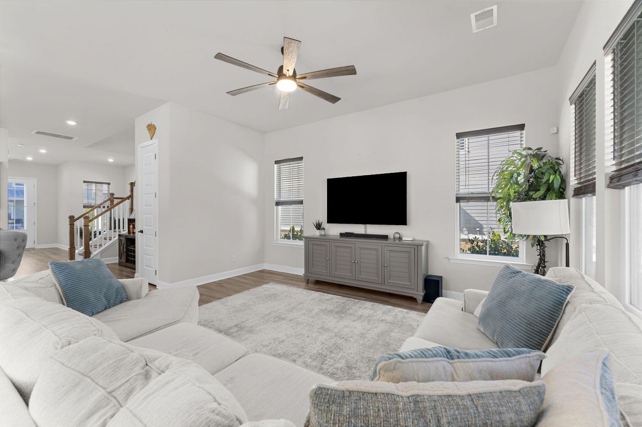 399 Woodgate Way Photo 18