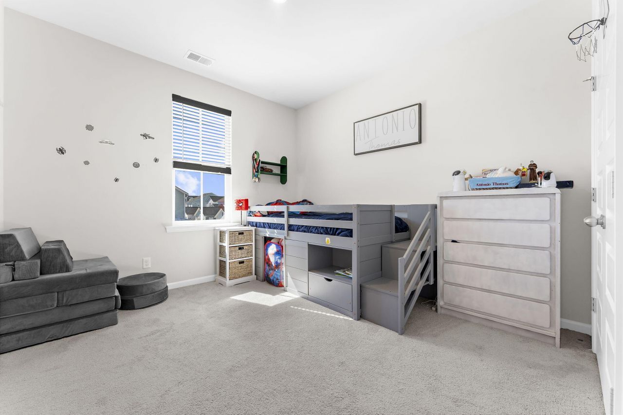 399 Woodgate Way Photo 32