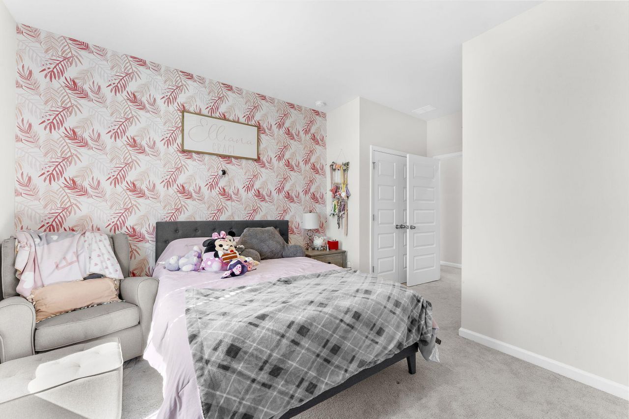 399 Woodgate Way Photo 33