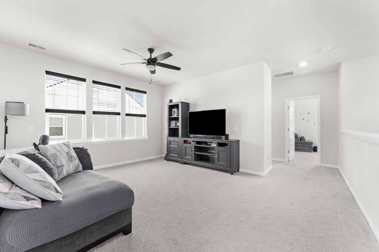 399 Woodgate Way Photo 35