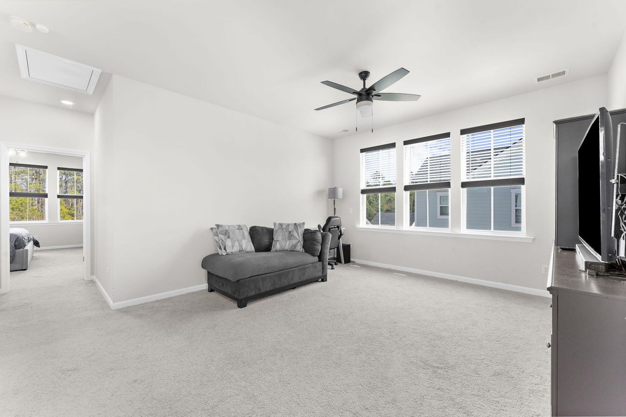 399 Woodgate Way Photo 36