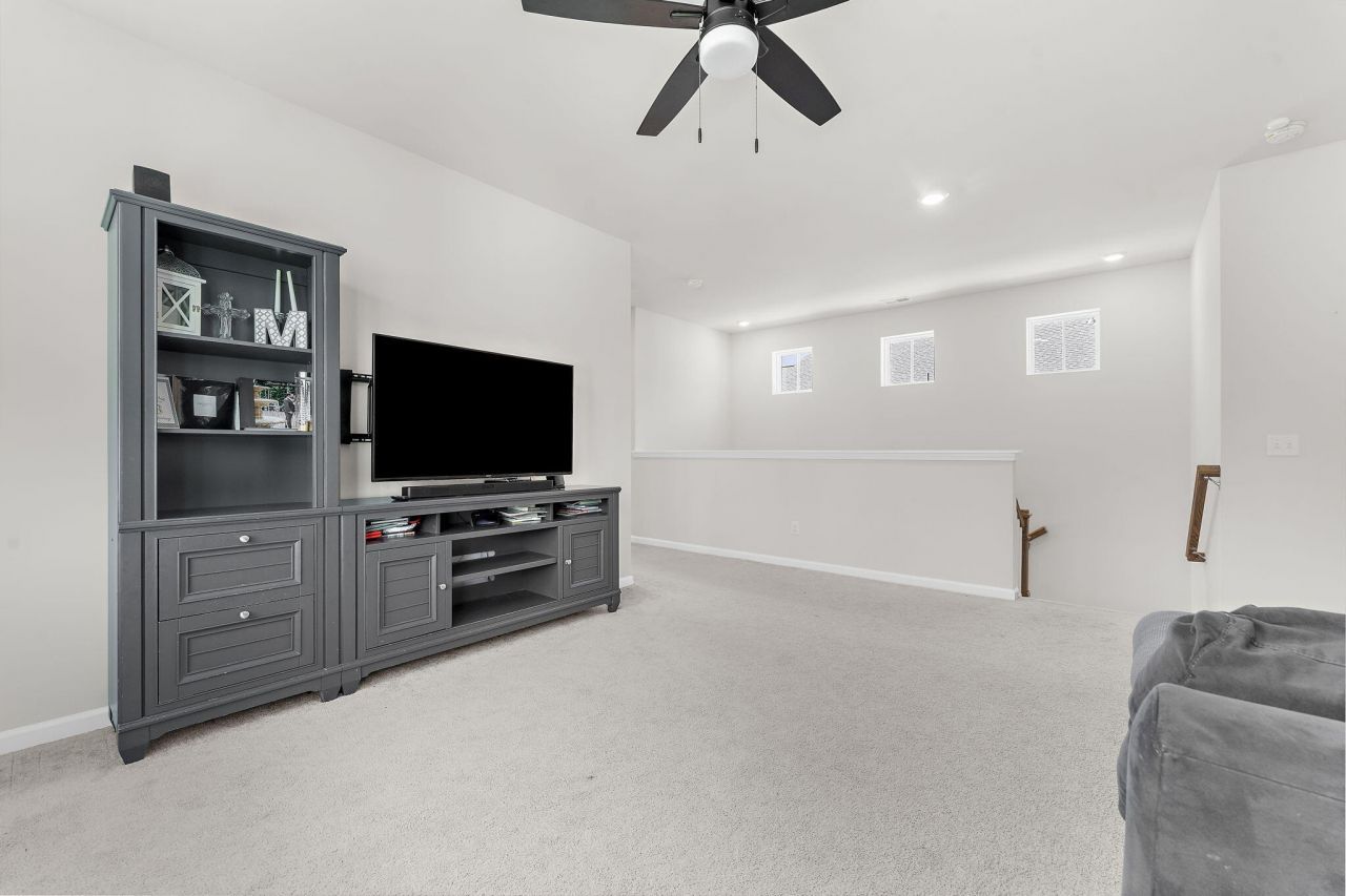 399 Woodgate Way Photo 37