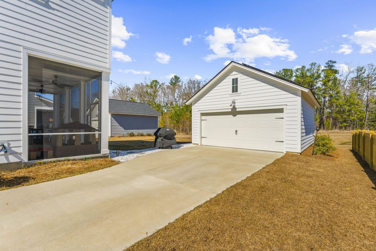 399 Woodgate Way Photo 42