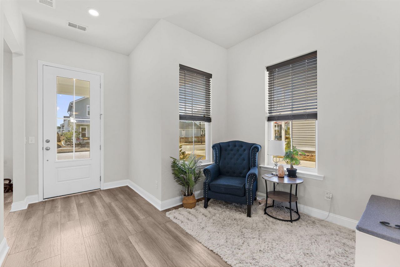 399 Woodgate Way Photo 7