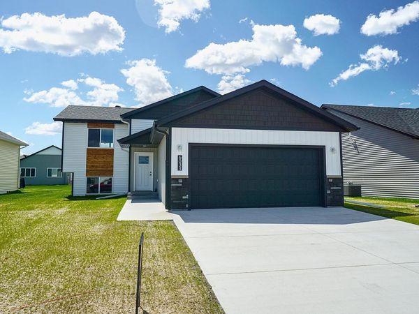 6033 78th Avenue S, Horace, ND 58047