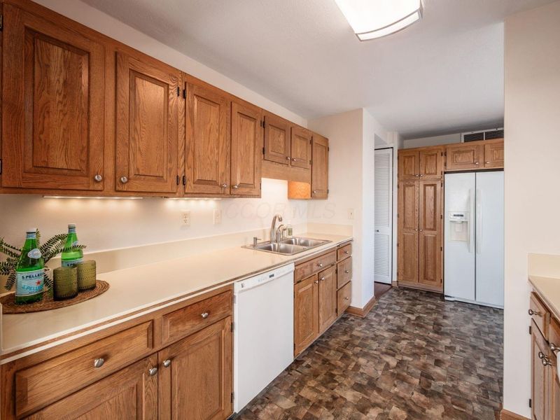 1000 Urlin Avenue, Unit 920, Columbus, OH 43212 Photo 17