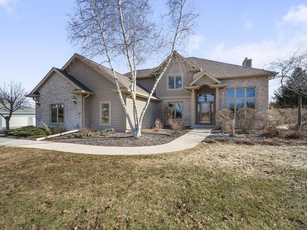 3219 Old Hickory PLACE, West Bend, WI 53095