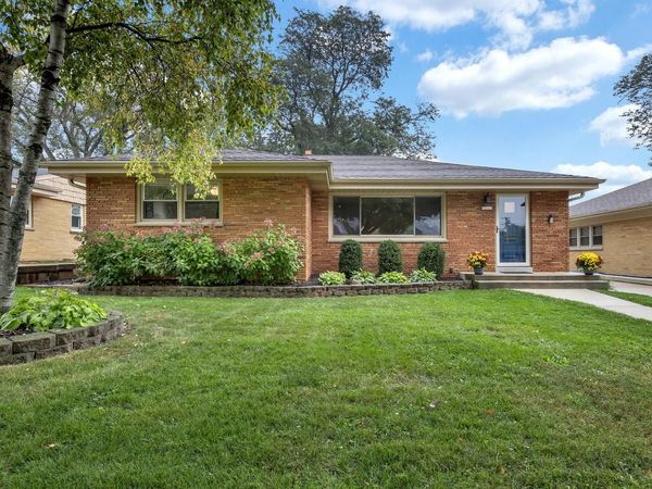 10615 W Woodward AVENUE, Wauwatosa, WI 53222