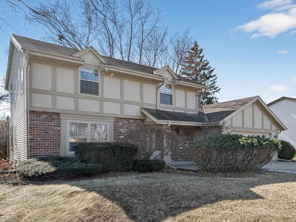 13755 W Crawford DRIVE, New Berlin, WI 53151