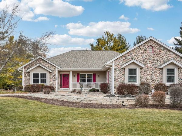 N32W22121 Hill N Dale CIRCLE, Pewaukee, WI 53072