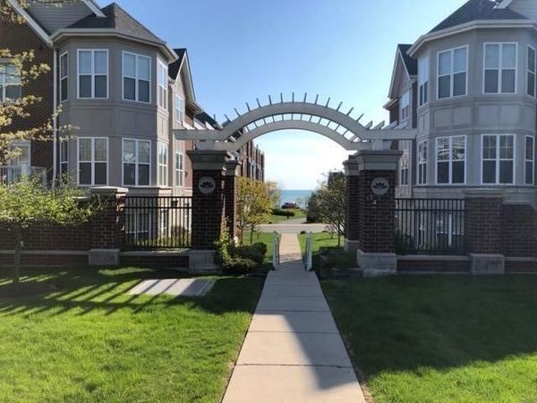 3930 S Lake DRIVE, Unit 511, Saint Francis, WI 53235