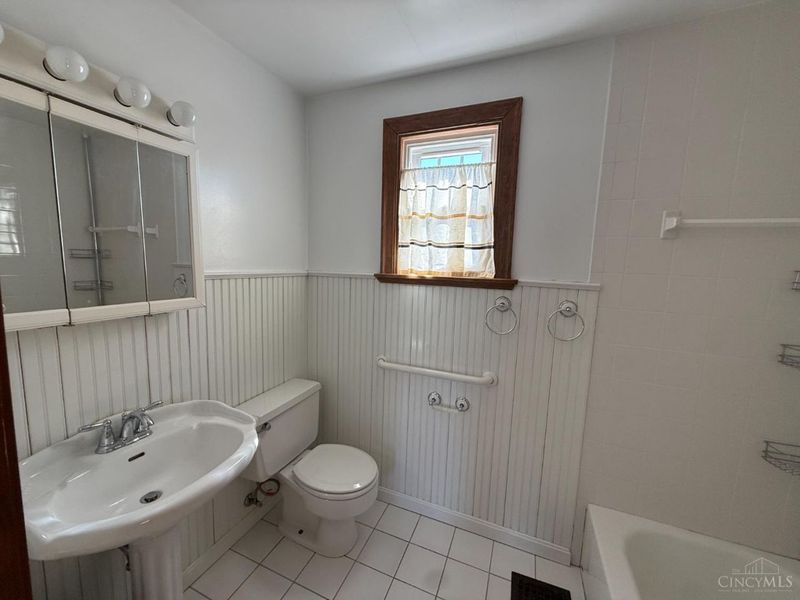 1552 Reid Ave, Cincinnati, OH 45224 Photo 8