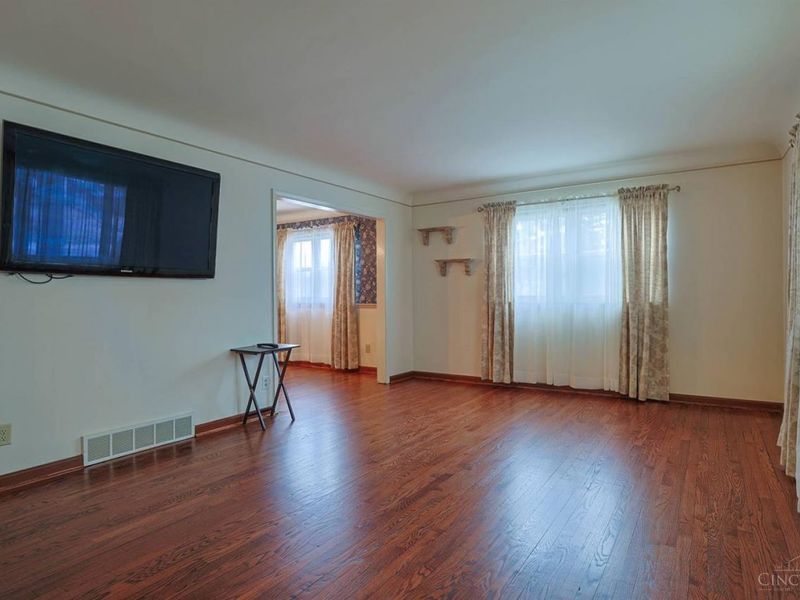 9606 Millbrook Drive, Springfield Twp., OH 45231 Photo 5