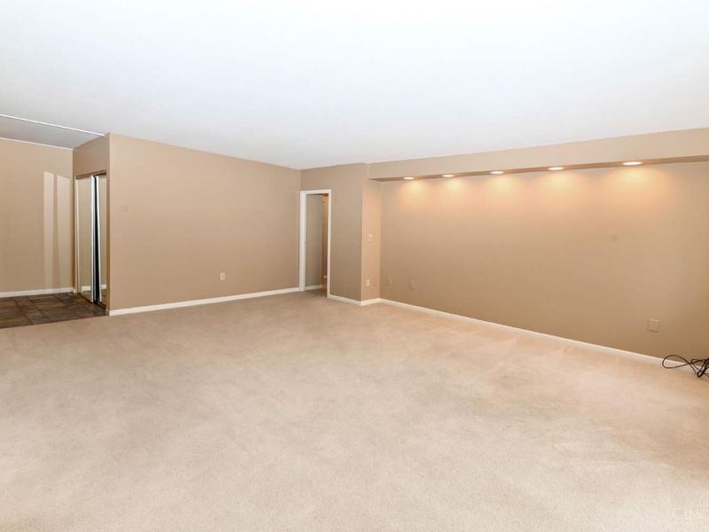 2444 Madison Road, Unit 1409, Cincinnati, OH 45208 Photo 7