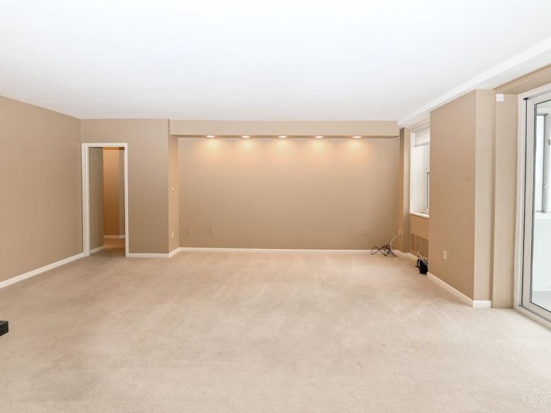 2444 Madison Road, Unit 1409, Cincinnati, OH 45208 Photo 8