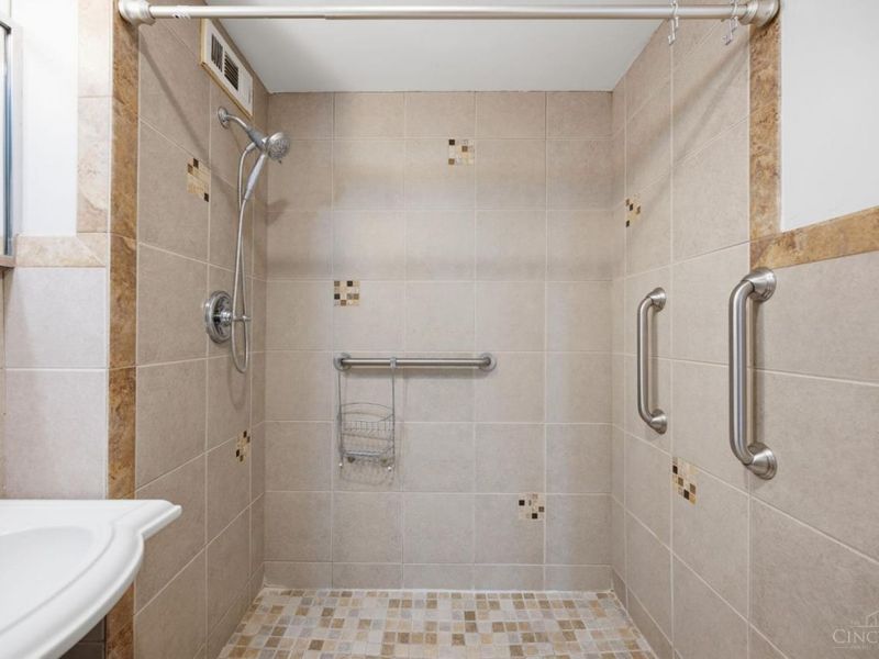 2401 Ingleside Avenue, Unit 4A, Cincinnati, OH 45206 Photo 24