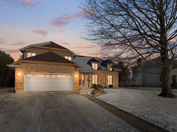 201 Amber Court, West Chicago, IL 60185