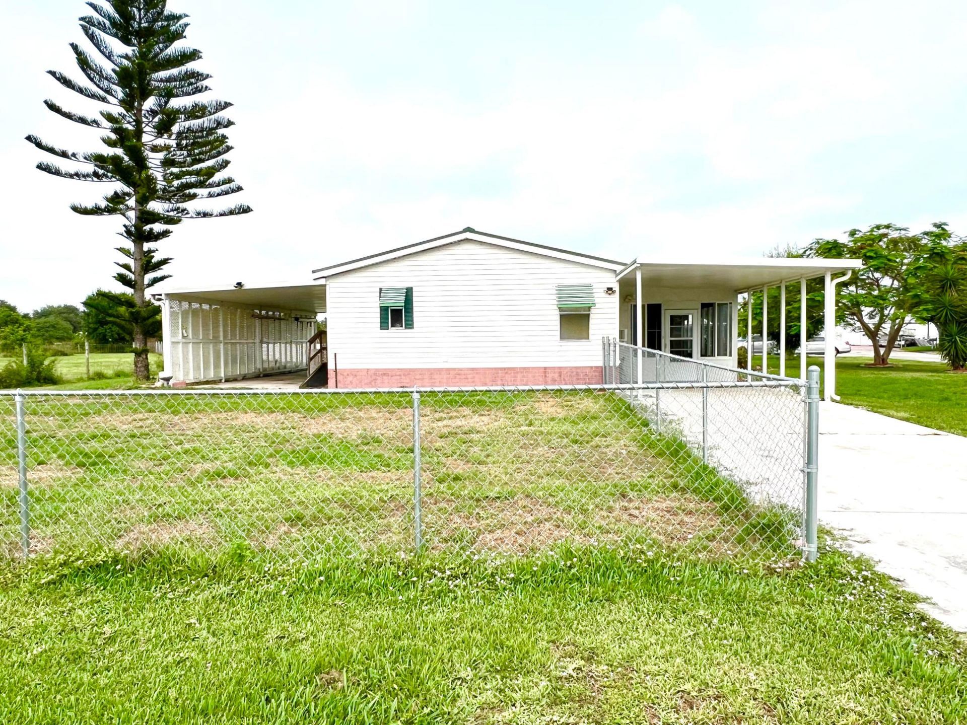 1303 Jordan Loop, Okeechobee, FL 34974 Photo