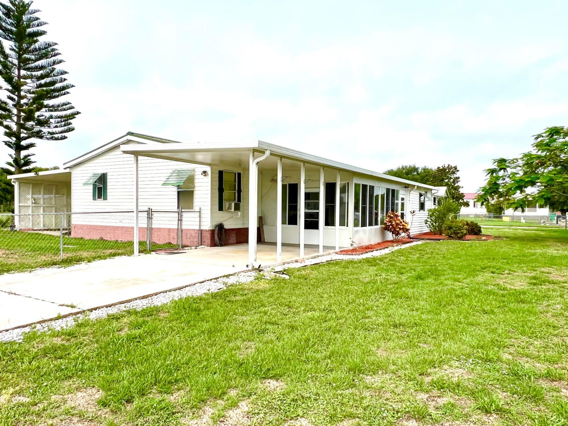 1303 Jordan Loop, Okeechobee, FL 34974 Photo
