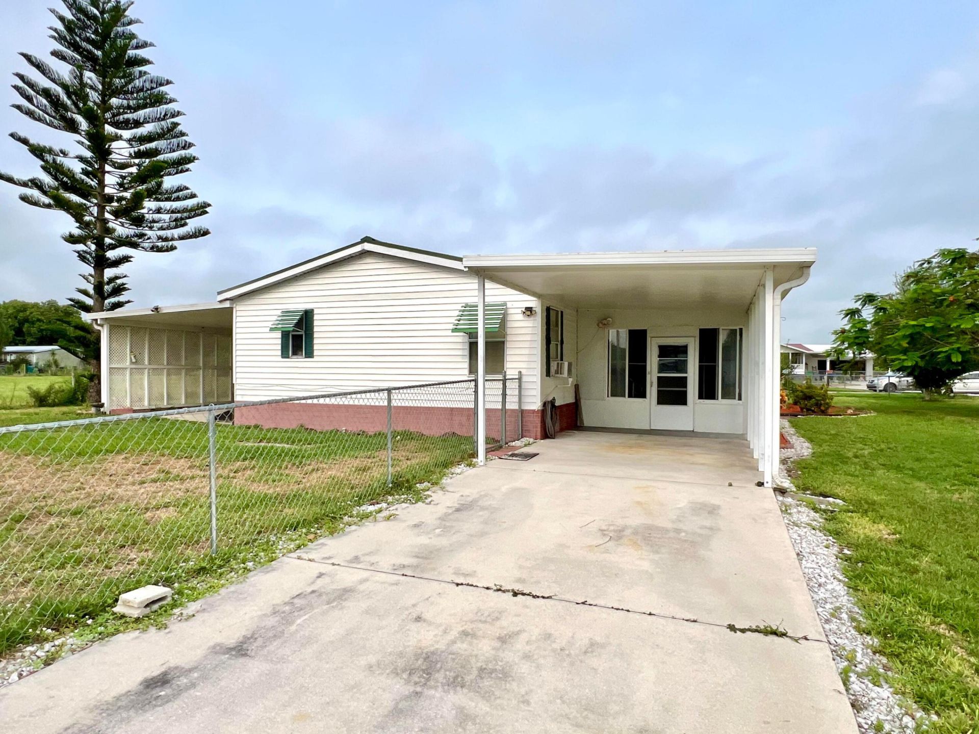 1303 Jordan Loop, Okeechobee, FL 34974 Photo