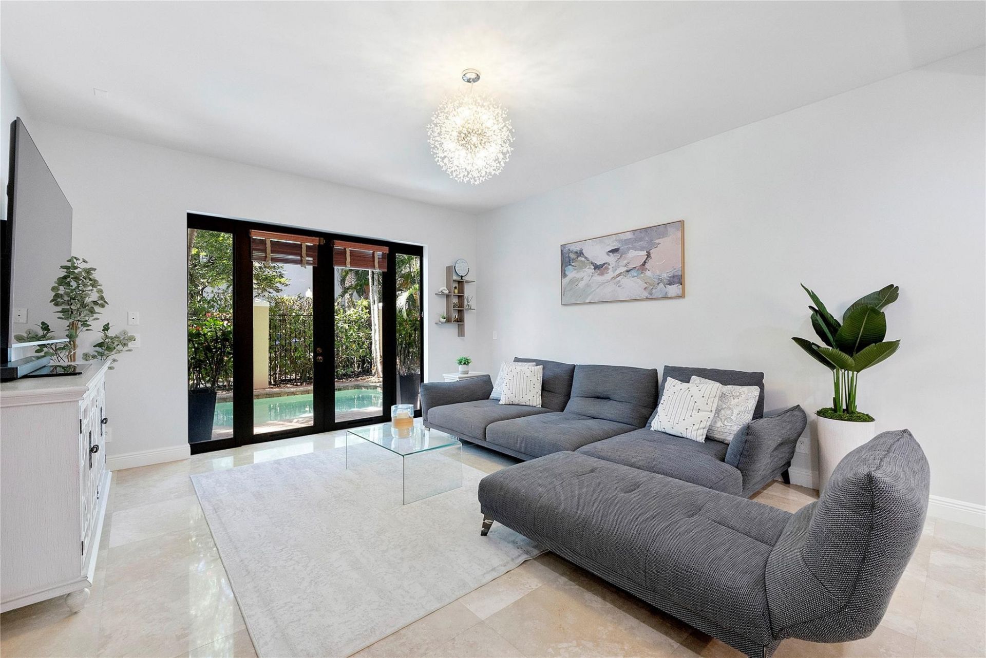 430 NE 7th Avenue, Unit 430, Fort Lauderdale, FL 33301 Photo