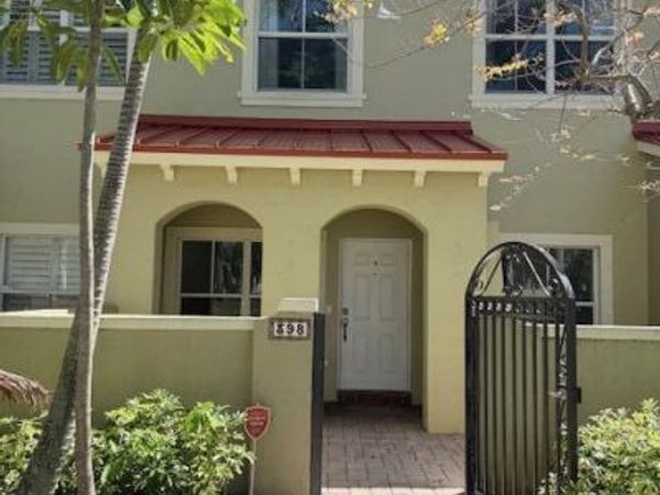 398 Lake Monterey Circle, Boynton Beach, FL 33426