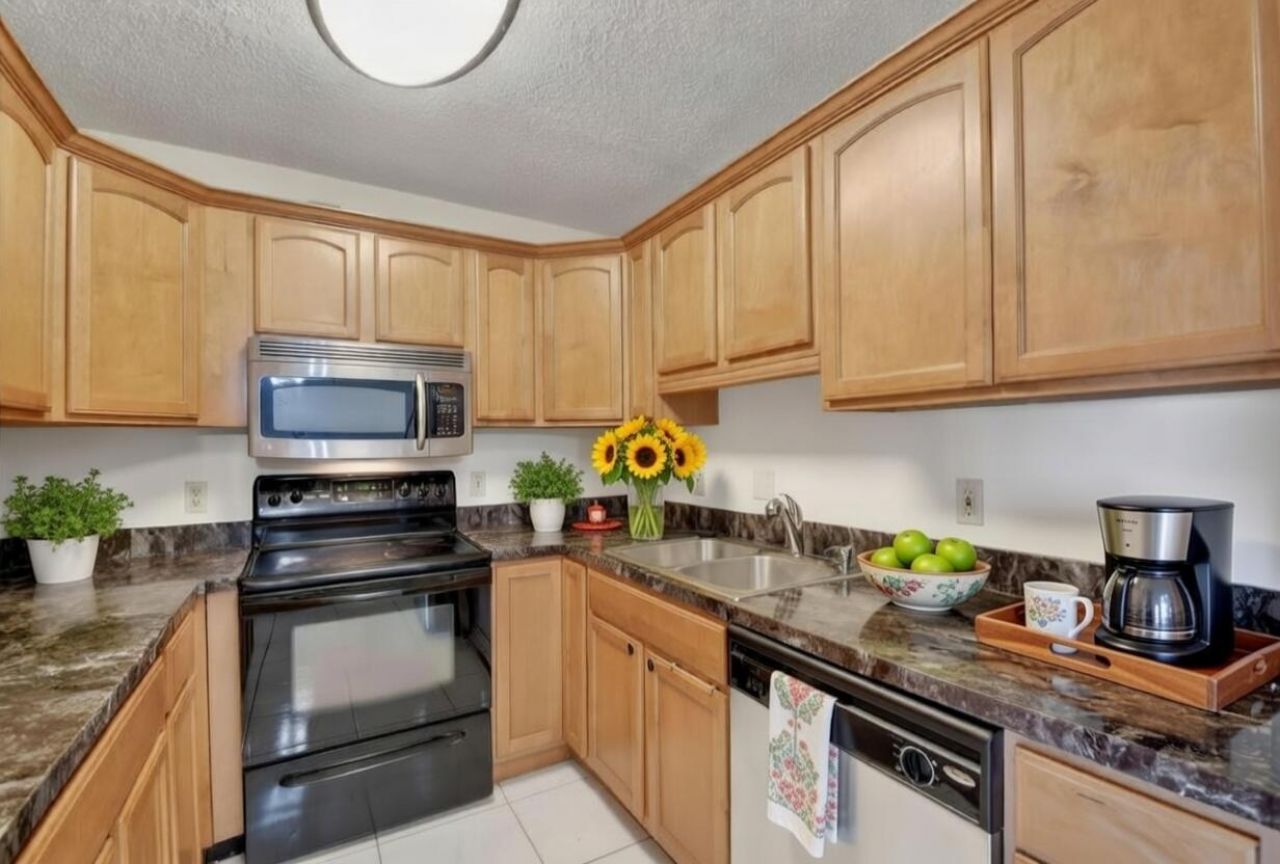 1013 Green Pine Boulevard, Unit G1, West Palm Beach, FL 33409 Photo