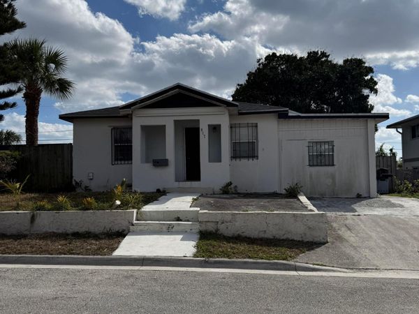 917 W 7th Street, Riviera Beach, FL 33404