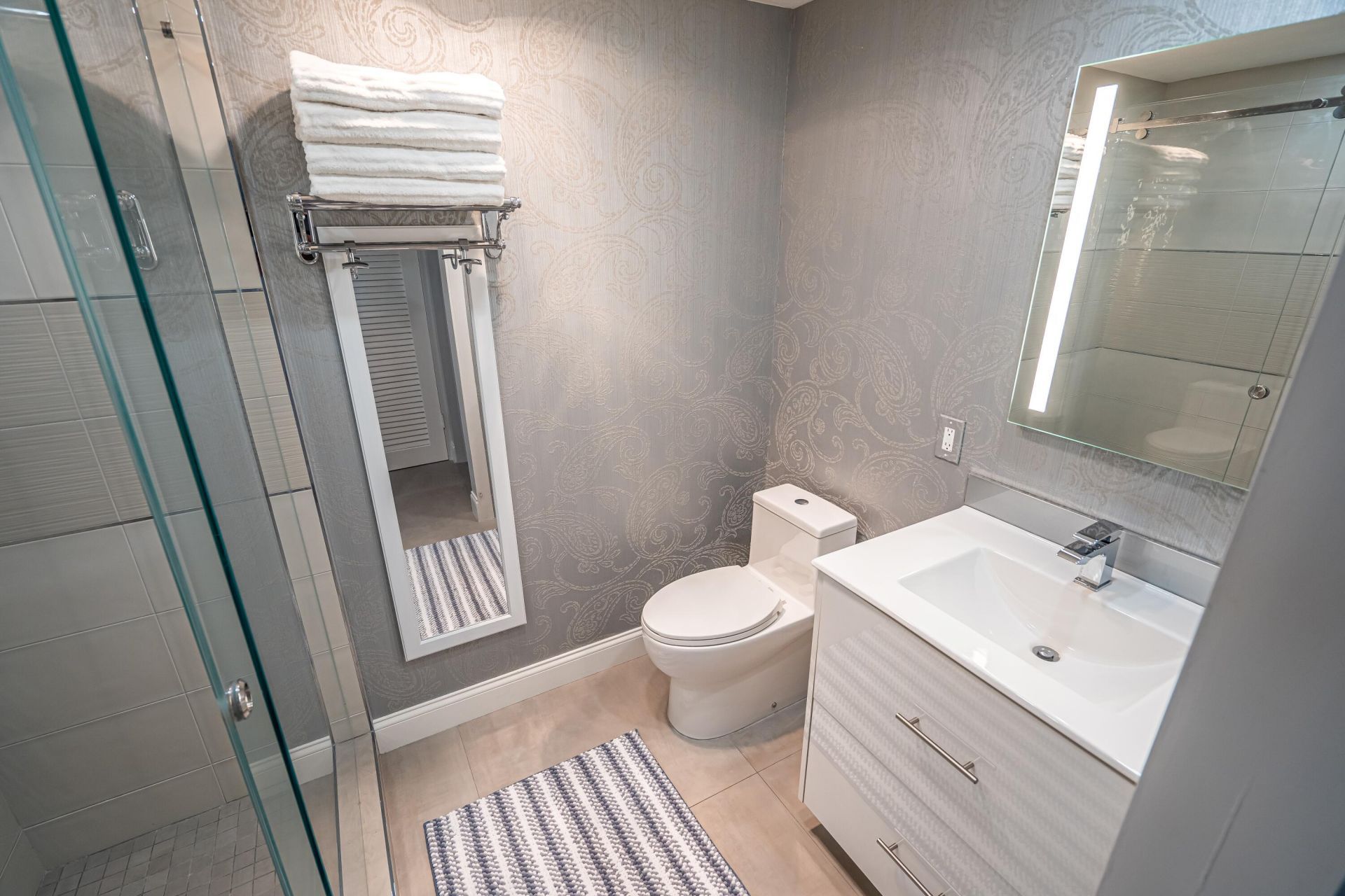 100 Venetian Drive, Unit 2, Delray Beach, FL 33483 Photo