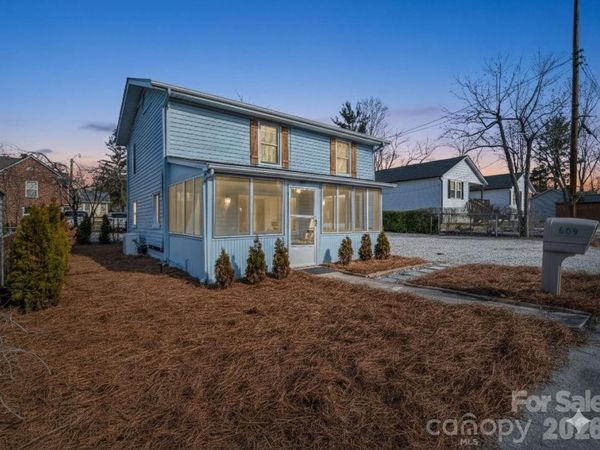609 Edgewood Avenue , Hendersonville, NC 28792
