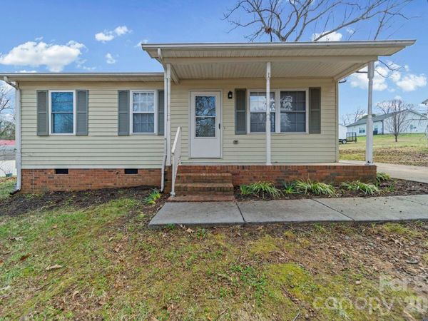 304 BELTON Avenue , Mount Holly, NC 28120