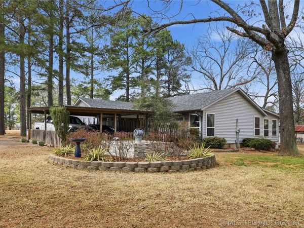 2417 N Country Club , Hugo, OK 74743