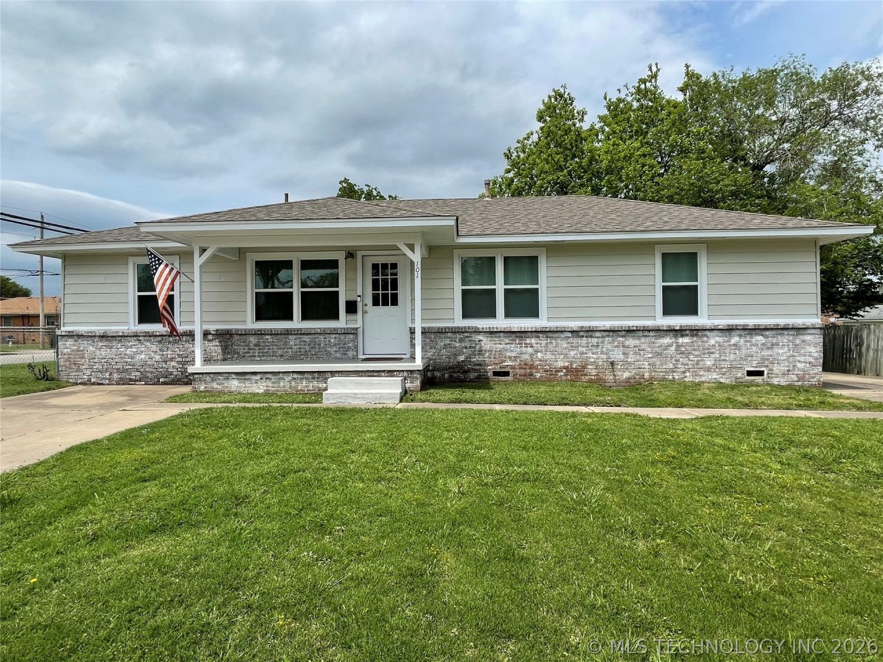 101 E 7th Street, Owasso, OK 74055 Main Photo