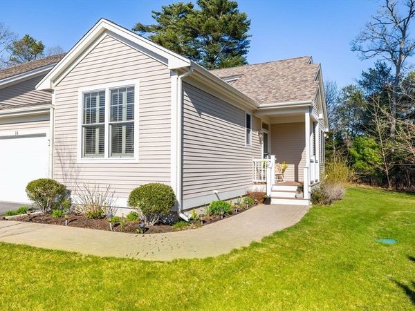 16 Grey Hawk Dr, Unit 16, Mashpee, MA 02649