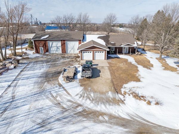 812 E State Highway 92 , Winterset, IA 50273